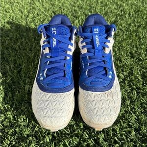 Under Armour Kids Blue and White Baseball Cleats